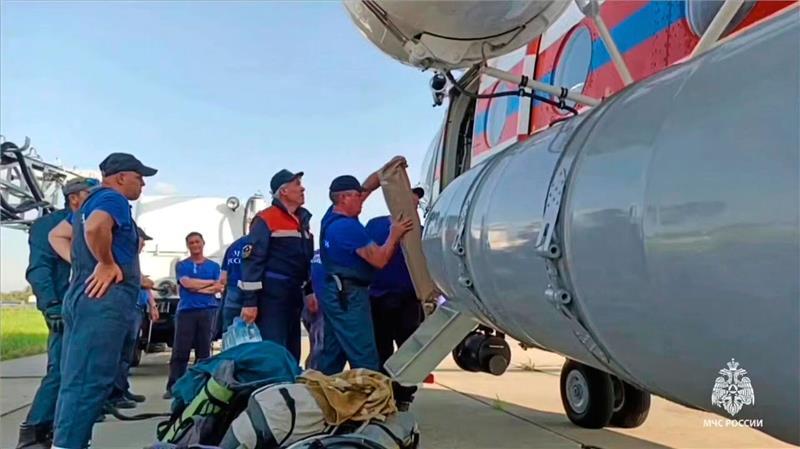Dutzende Tote bei Absturz von russischer Passagiermaschine Die Absturzstelle war für die Helfer schwer zu erreichen.