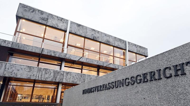 Die AfD-Fraktion kämpft vor dem Bundesverfassungsgericht um die Vorsitze in mehreren Bundestagsausschüssen.