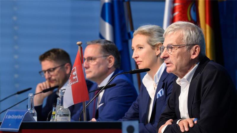 Aufstieg im Osten: AfD und BSW saugen den Protest auf Die AfD hofft auf die Jugend. Bei der Landtagswahl in Brandenburg hat die Partei, die in dem Bundesland als rechtsextremistischer Verdachtsfall vom Verfassungsschutz beobachtet wird, von jüngeren Wählern besonders viele Stimmen erhalten.