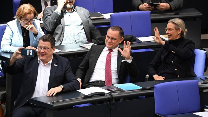 BSW-Chefin Wagenknecht will Brandmauer zur AfD einreißen Die AfD ist offen für Gespräche mit dem BSW - und umgekehrt.
