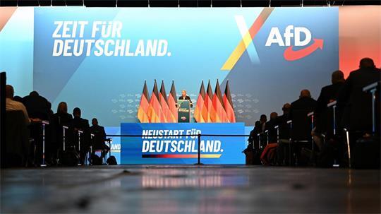 Die AfD tagt in der weiträumig abgesperrten Messe Erfurt.