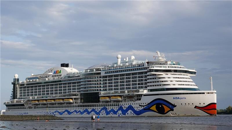 Kreuzfahrtschiff kehrt wegen Sturmtief früher zurück Die „Aidaperla“ passierte am Abend Helgoland. (Archivbild)