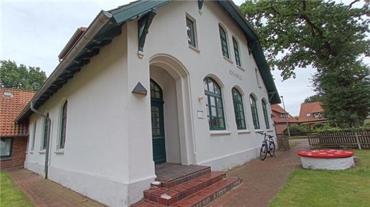 Die Alte Dorfschule in Essel könnte zu einem charmanten Ort der Begegnung für Jung und Alt werden.