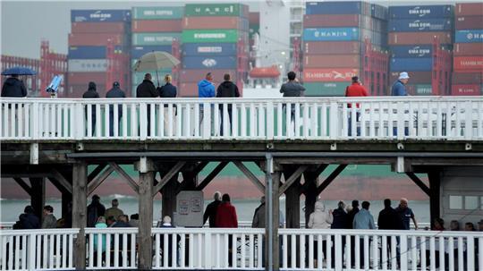 Die Alte Liebe ist Besuchermagnet und Wahrzeichen der Stadt Cuxhaven. Die Hafengesellschaft Niedersachsen Ports (NPorts) will die Aussichtsplattform sanieren und aus Gründen der Barrierefreiheit eingeschossig gestalten.