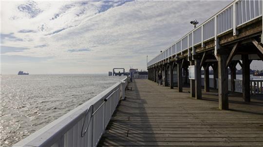 Die Alte Liebe soll saniert und in diesem Zuge umgestaltet werden. Eine zweigeschossige Plattform wird es künftig nicht geben, wenn es nach den Plänen der Hafengesellschaft Niedersachsen Ports geht.