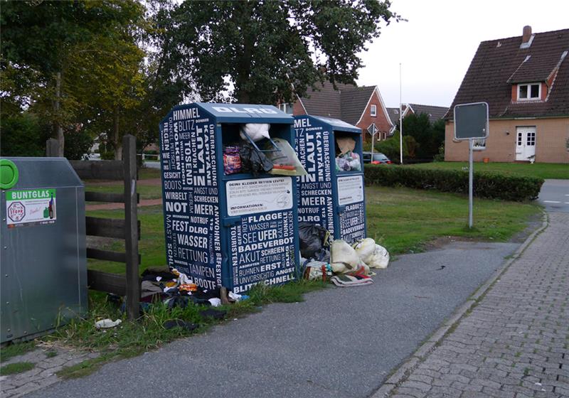 Die Altkleidercontainer am Ahornweg werden stark genutzt. Sie reichen nicht. Foto: Umland