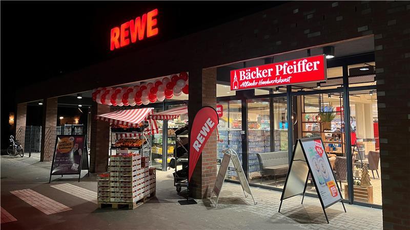 Discounter an der Oberen Lühe: Netto will nach Mittelnkirchen Die Altländer wollen mehr Wettbewerb im Lebensmitteleinzelhandel. Die Rewe/Penny-Gruppe hat zurzeit in der Samtgemeinde Lühe ein Monopol - hier der Markt in Steinkirchen.