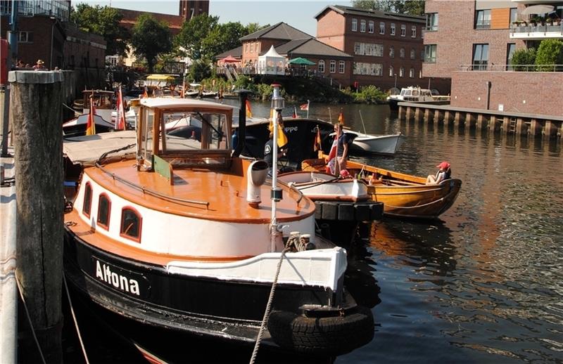 Die „Altona“ liegt sonst im Museumshafen Ovelhönne und legt nur einmal jährlich zum Tuckerboot-Treffen in Buxtehude an.
