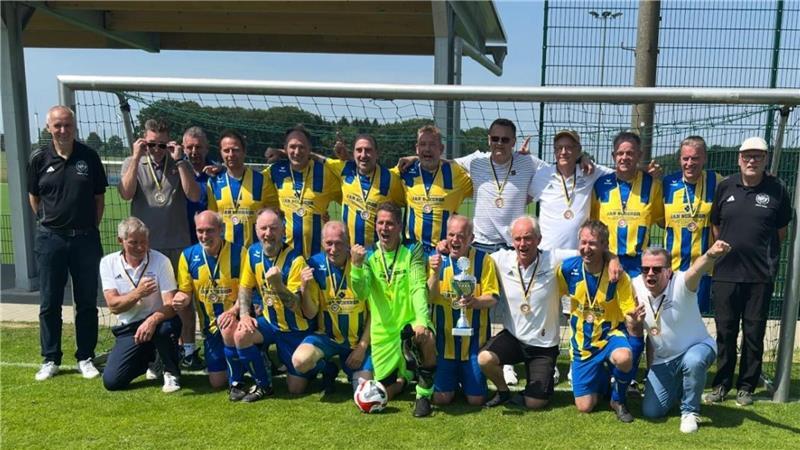 Immenbeck feiert und zwei Stader Teams beweisen Pokalroutine Die Altsenioren der ASSG Himmelpforten/Hammah/Heinbockel setzten sich gegen Bargstedt durch.
