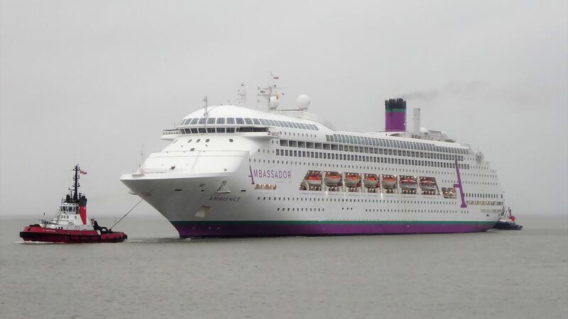 Die „Ambience“ kommt für einen Tag mit britischen Urlaubern nach Bremerhaven.
