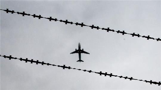 Die Ampel will mit Verfahrensvereinfachungen dafür sorgen, dass Abschiebungen nicht mehr so oft im letzten Moment scheitern, etwa weil die Betroffenen nicht auffindbar sind (Symbolbild).