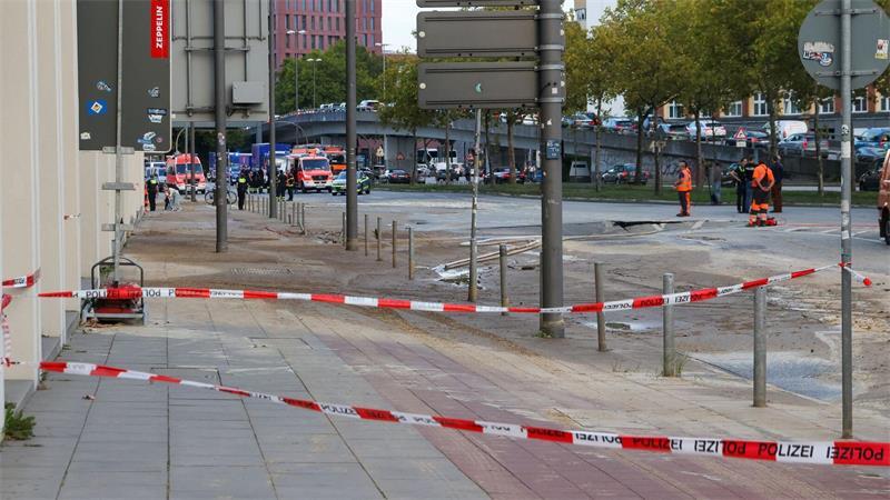 Wasserrohrbrüche legen Verkehr in Hamburg lahm – Es hakt weiter Die Amsinckstraße und Fuhlsbüttler Straße bleiben nach den Rohrbrüchen am Mittwoch vorerst gesperrt.