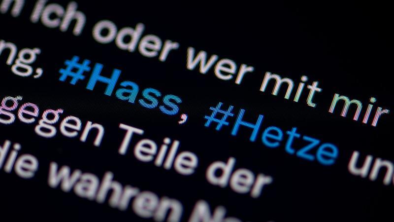 Durchsuchungen wegen Hasspostings „Die Androhungen umfassen hier teilweise auch konkrete Hinrichtungsszenarien.“