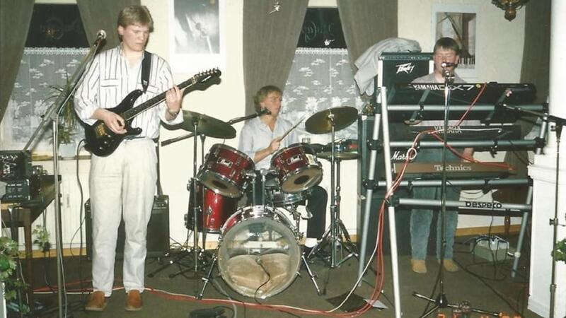Die Anfänge. Die Drochterser Kindermaskeraden-Band "Stoorm" in jungen Jahren: Links Matthias Rambow, in der Mitte Dirk Ludewig und rechts am Keyboard Klaus Köster.