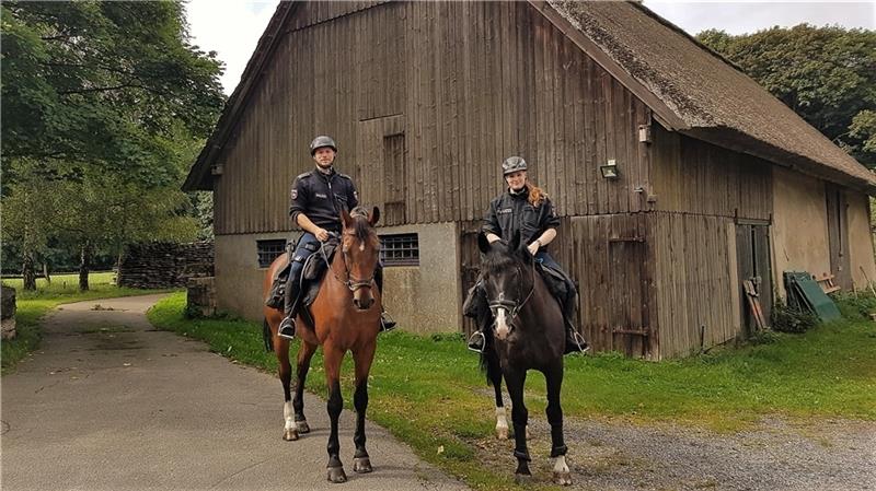 Die Angehörigen der Reiterstaffel auf Streife im Rosengarten-Forst.
