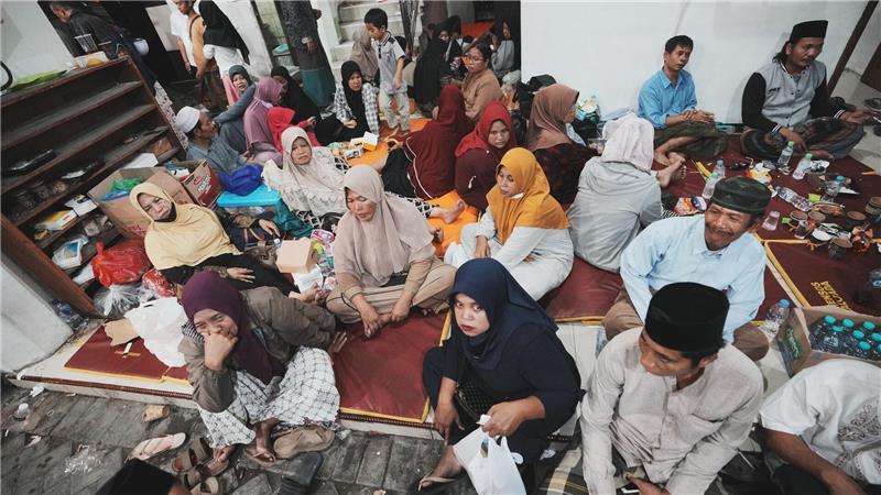 Die Angehörigen warteten verzweifelt auf Nachrichten.