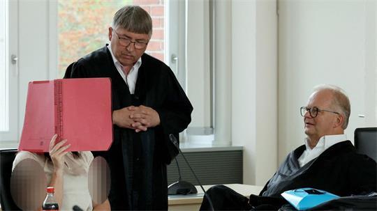 Die Angeklagte hat am 22. Verhandlungstag ausführlich zu den Vorwürfen Stellung genommen - und sie dabei zurückgewiesen. 
