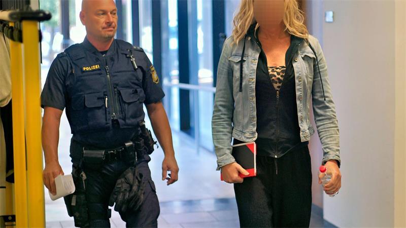 Polizistin wegen Vergewaltigung zu Haftstrafe verurteilt Die Angeklagte hat die Vergewaltigung zugegeben.