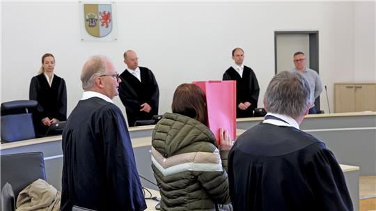 Die Angeklagte schweigt bislang zu den Vorwürfen gegen sie. 