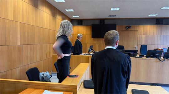 Die Angeklagte sitzt im Münchner Männergefängnis in U-Haft.