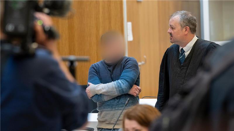 Die Angeklagten streiten die Vorwürfe ab.