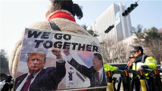 Die Anhänger von Südkoreas Ex-Präsident Yoon Suk Yeol hoffen auf Hilfe von Donald Trump.