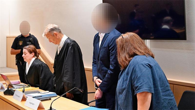 „Ein Moment blinder Wut“ - Prozess um Tod von Zugbegleiter Die Anklage lautet Körperverletzung mit Todesfolge.
