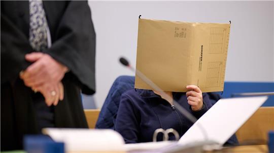 Die Anklage wirft einer Mutter vor, ihre Tochter jahrelang im Sauerland versteckt und isoliert zu haben. Nun wird das Urteil erwartet. (Archivbild) 