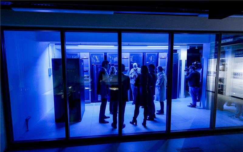 Klimarechenzentrum mit neuem Supercomputer Die Anlage wird Stromkosten von fünf Millionen Euro pro Jahr verursachen.