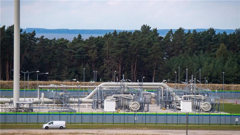 Konkurs abgewendet: Nord Stream 2 AG kann weitermachen Die Anlagen an Land sind ungenutzt, ein Strang der Pipeline ist nach einem Anschlag 2022 beschädigt. (Archivbild)