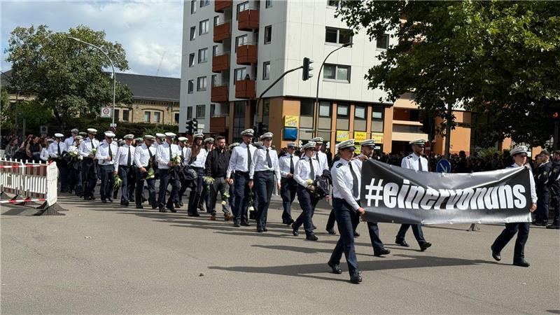 Tiefe Trauer im Saarland - Abschied von getötetem Polizisten Die Anteilnahme am Tod eines erschossenen Polizisten ist groß