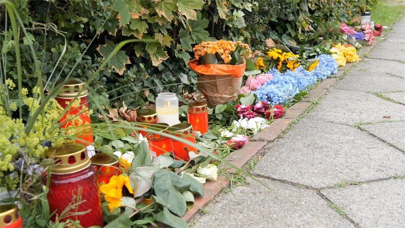Die Anteilnahme nach dem gewaltsamen Tod von sechs Menschen in Stade ist groß.