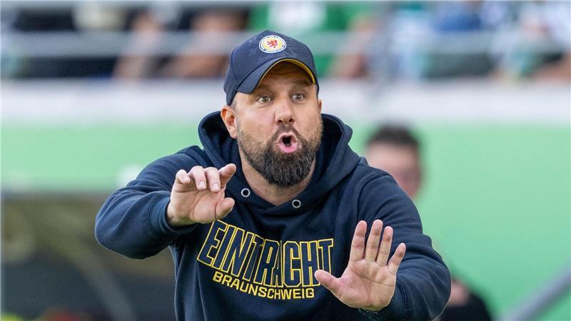 Münster siegt mit Spielfreude gegen Braunschweig Die Anweisungen waren vergebens: Trainer Heiner Backhaus verlor mit Braunschweig mit 1:3.