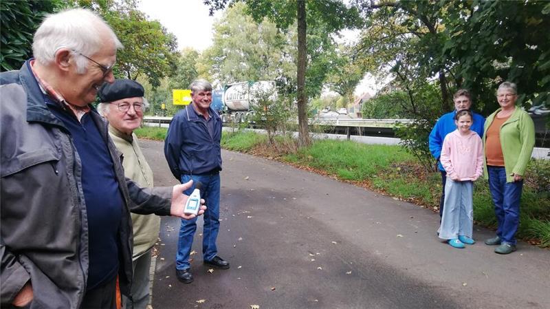 Leben mit dem Lärm: Diese B-73-Anwohner fühlen sich vergessen Die Anwohner der Straße Vor dem Berg leiden unter Verkehrslärm und fühlen sich vergessen.