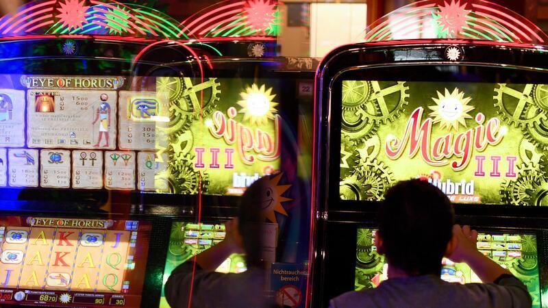 Weniger Spielhallen: Nimmt das Glücksspiel in Bremerhaven ab? Die Anzahl der Spielhallen ist auch in Bremerhaven geschrumpft. Damit sind auch etliche Jobs weggebrochen. Für den Senat ist das kein Verlust.