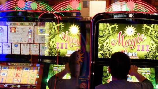 Die Anzahl der Spielhallen ist auch in Bremerhaven geschrumpft. Damit sind auch etliche Jobs weggebrochen. Für den Senat ist das kein Verlust.