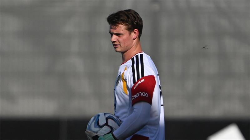 Die Anzeichen mehren sich: Jonas Urbig steht daheim in München vor seinem Debüt im DFB-Tor.