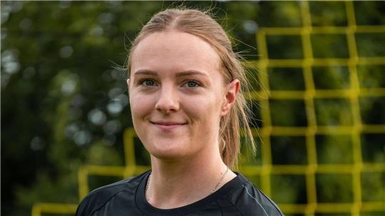 Die Apenser Fußballerin Alina Maack erzielte einen Dreierpack im Derby.