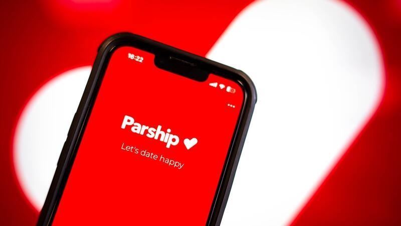 Frühere Kündigungsklausel bei Parship teilweise unwirksam Die App der Online-Partnervermittlung Parship auf einem Smartphone.