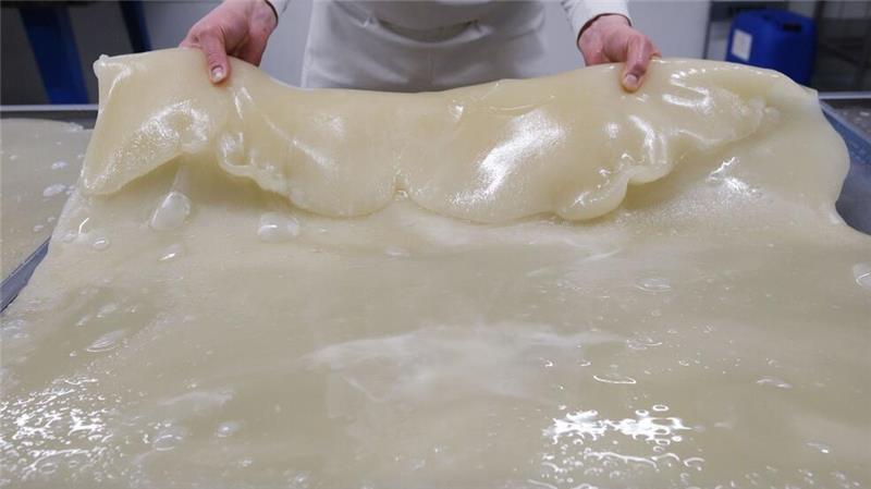 Frukas zum Karneval: Kult-Kamelle mit geheimer Identität Die Arbeit in der Süßwarenabteilung ist mit einem herrlich duftenden Umfeld, aber auch mit viel körperlicher Anstrengung verbunden.