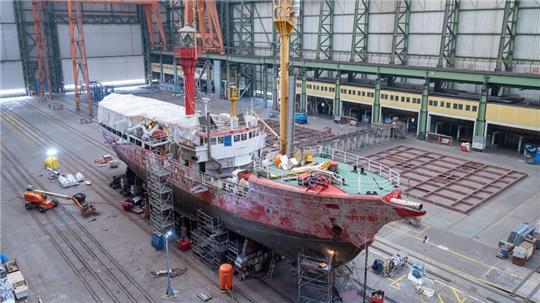 Die Arbeiten am historischen Feuerschiff „Elbe 1“ laufen in Stralsund auf Hochtouren.