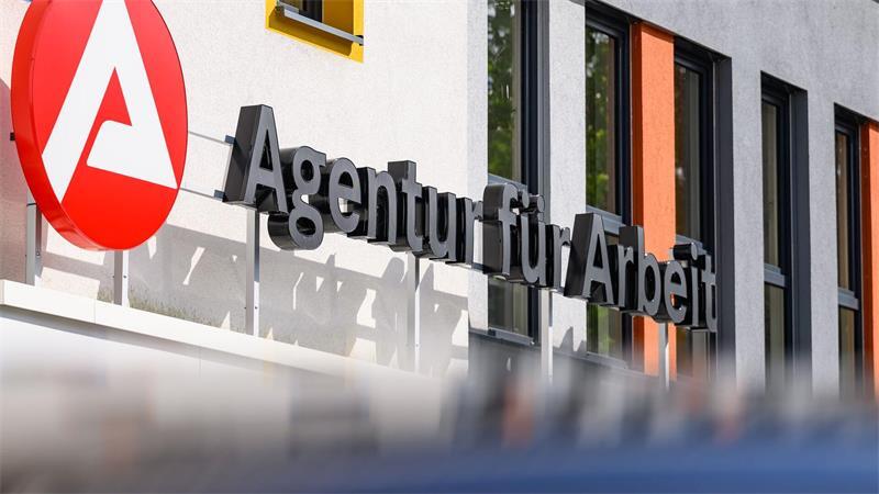 Die Arbeitslosigkeit m Bezirk der Agentur für Arbeit Stade ist im Juli erwartungsgemäß angestiegen.