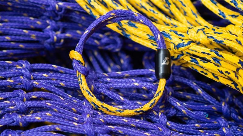 Staderin revolutioniert Fanartikel: Werder-Netze werden Accessoires Die Armbänder für Fans sind in Vereinsfarben.