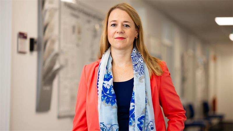 Führung und Stress: Wie Arbeit das Wohlbefinden beeinflusst Die Art der Führung beeinflusst laut Wirtschaftswissenschaftlerin Claudia Buengeler maßgeblich, wie es den Mitarbeitenden geht.