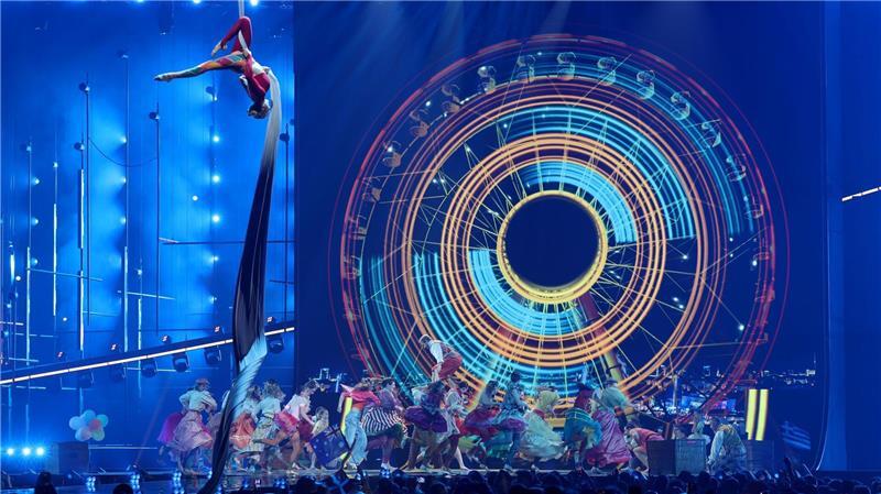 Die Artistengruppe Zurcaroh beim ersten Halbfinale des 70. Eurovision Song Contest (ESC).