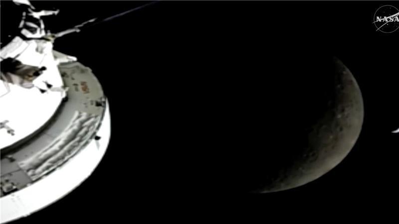 Die Astronauten sind dem Mond nahe gekommen. 