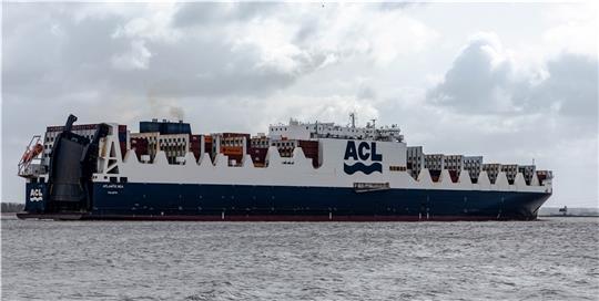 Die „Atlantic Sea“ gehört zu den weltweit größten ConRo-Schiffen. Foto: Löffler