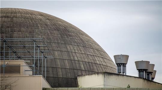 Die Atomkraftwerke in Lingen sollen zurückgebaut werden - für die Zwischenlagerung einiger der dabei anfallenden radioaktiven Abfälle gibt es nun eine Genehmigung. (Archivfoto)