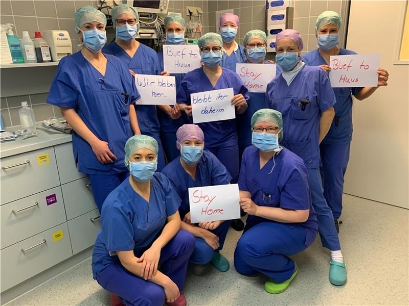 Die Aufforderung der Anästhesie-Beschäftigten aus den Elbe-Kliniken in Stade ist deutlich: „Wir bleiben hier, bleibt ihr daheim“. Foto: privat