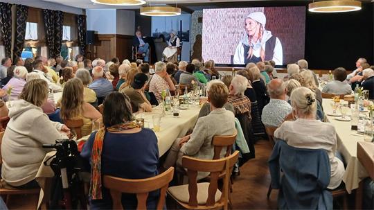 Die Aufführungen der Oste-Saga stießen in allen Orten der Region Kehdingen-Oste auf großes Interesse. Voll war auch der Saal in Oederquart.